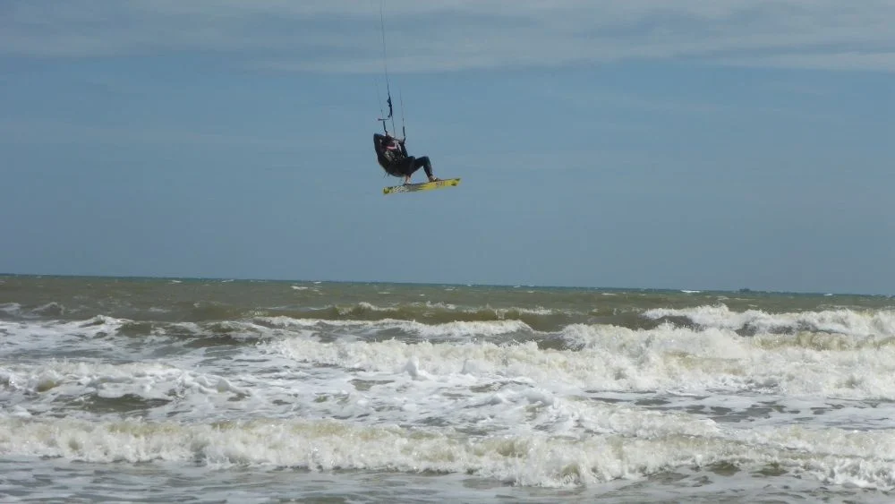 kiten lernen auf Vietnam - Ho Chi MInh kiteschule in October