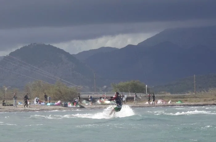 4 kiters during a west wind session