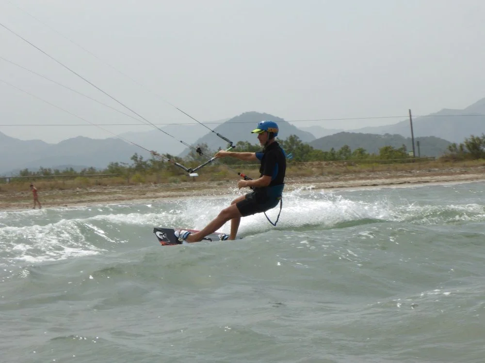 en 12 nudos de viento kitesurf en Mallorca