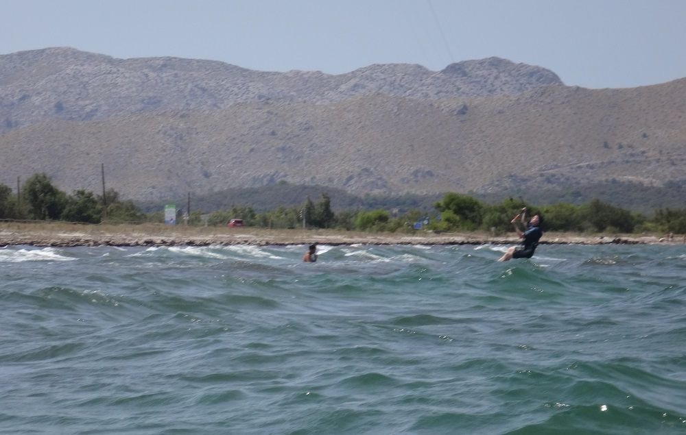 10kitesurfen Mallorca-kitekurs-Die-Fahrt-nun-nach-links-geht-glücklich-weiter