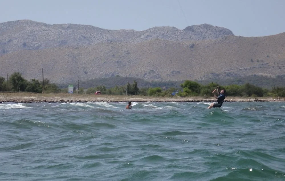 10kitesurfen Mallorca-kitekurs-Die-Fahrt-nun-nach-links-geht-glücklich-weiter