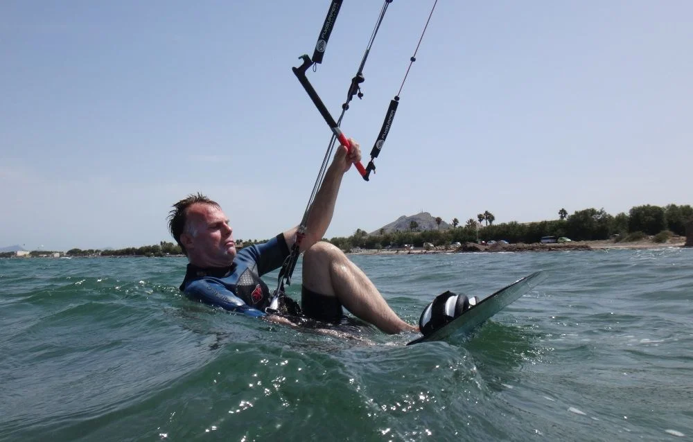 2-mallorca kiteschool-kitekurs-jetzt-allein-ist-es-der-Moment-für-Wasserstart