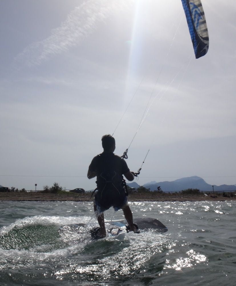 5 Bitte senden Sie den Kite nach vorne und oben … und Kitesurfen