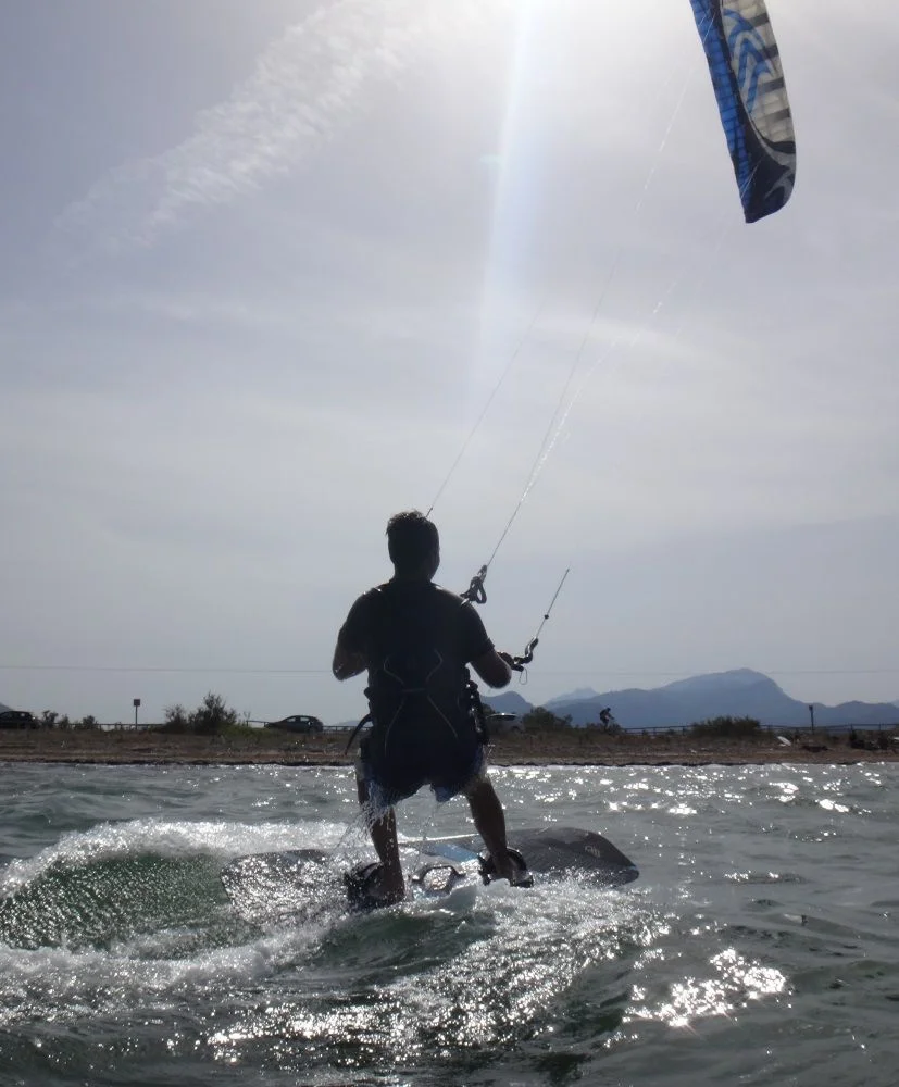 5 Bitte senden Sie den Kite nach vorne und oben … und Kitesurfen