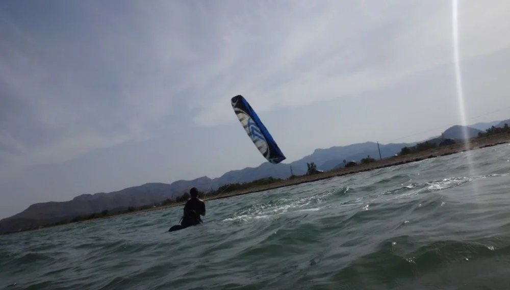 Jose kitesurfen auf Mallorca
