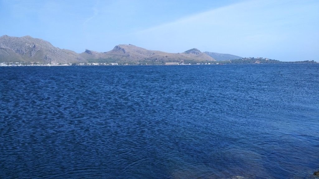 11 downwind-of-the-pier-wind-in-Mallorca-south-direction-pollensa-kite-school