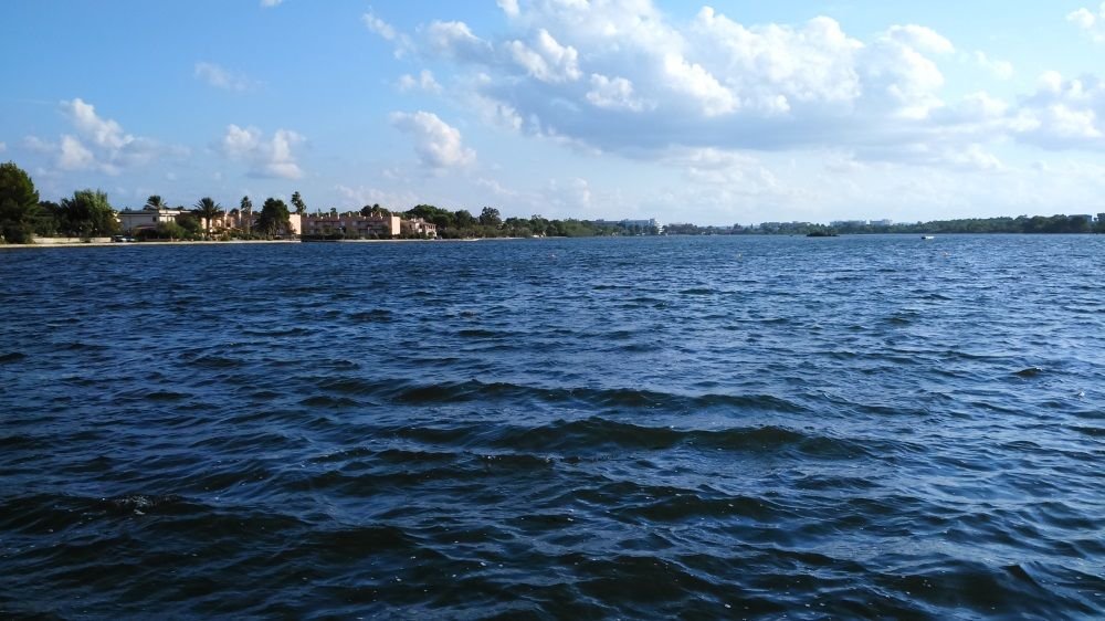 13 Lago-Mayor-Alcudia-upwind-side-with-south-wind-in pollensa-kiteschool-blog