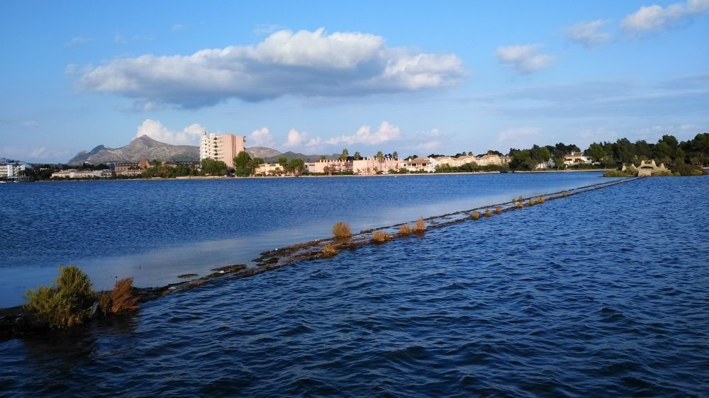 16 -Lago-Mayor-Alcudia-downwind-left-side-with-south-wind-pollensa-kiteschool-blog