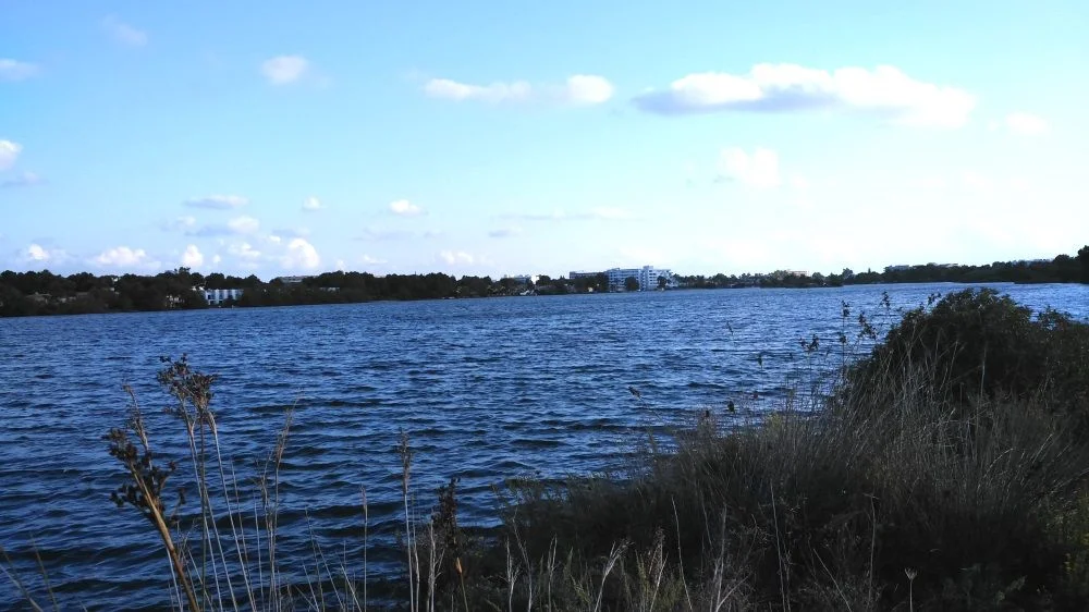 16 Lago-Mayor-Alcudia-upwind-right-side-of-the-Lake-with-south-wind-pollensa-kiteschool-blog