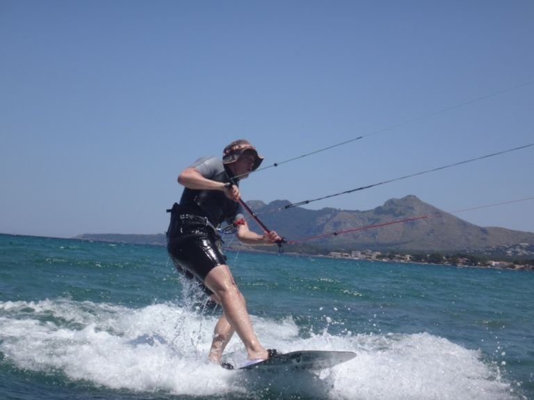 3 flysurfer-kiteboard-XL-Mallorca-kitesurfing-lessons-www-mallorcakiteschool-com