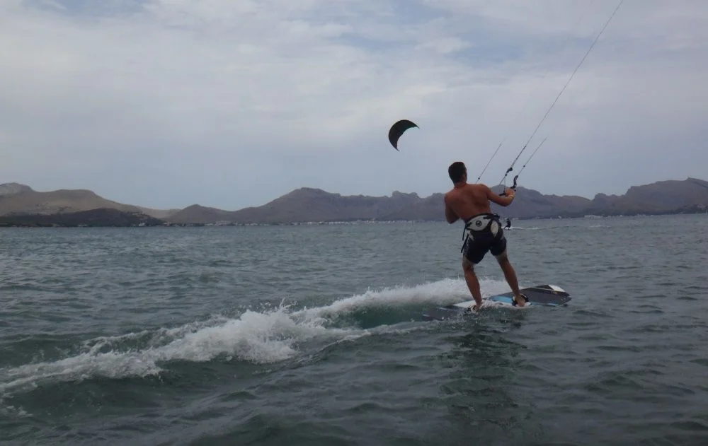 4-kitesurfing-club-Mallorca-Sotero-kiten lernen bei Pollensa bucht