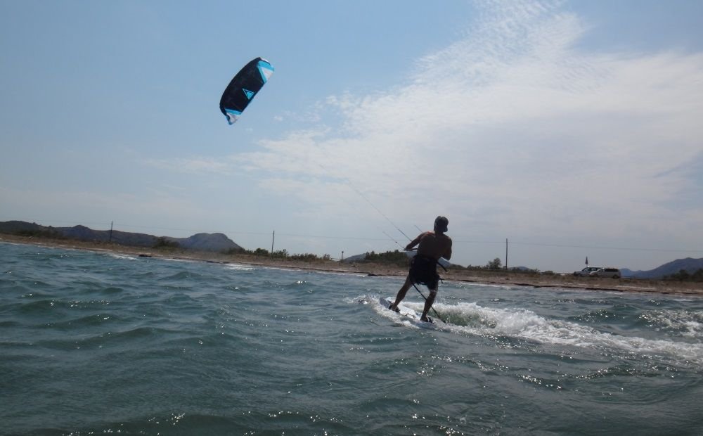 6-Peak-Flysurfer-curos de kite con la asociacion aprende a navegar