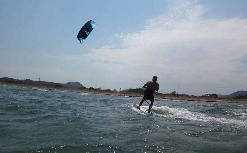6-Peak-Flysurfer-curos de kite con la asociacion aprende a navegar