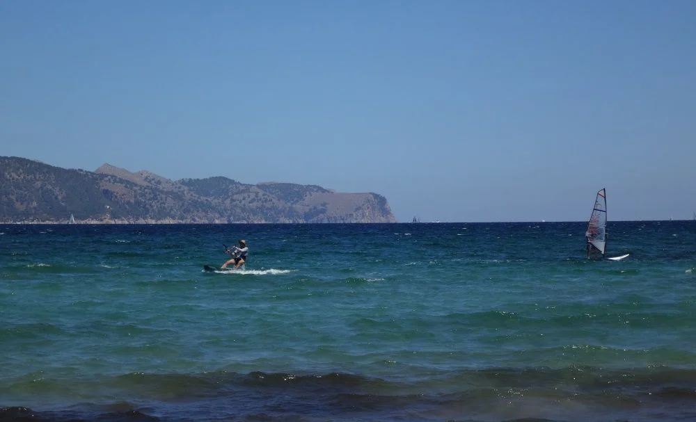 6-mallorca kite-courseal fondo la Serra-tramuntana