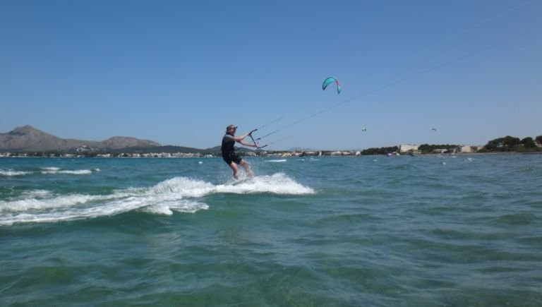 8-full-speed-flysurfer-kiteboard-Mallorca-kiten-lernen-mit-Peak-Sa-Marina-768x435