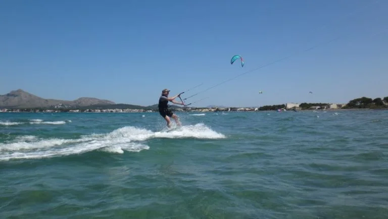 8-full-speed-flysurfer-kiteboard-Mallorca-kiten-lernen-mit-Peak-Sa-Marina-768x435