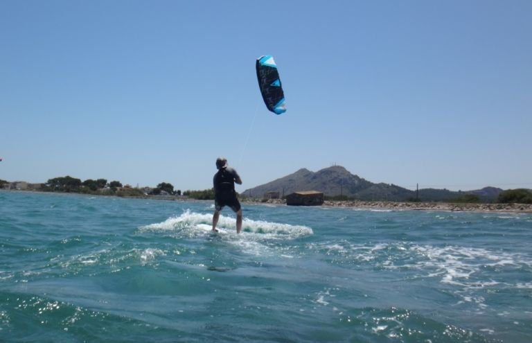 9 Peak-flysurfer-mallorca-kitesurfen-schule-Patrick-3-tage-kitekurs-768x495