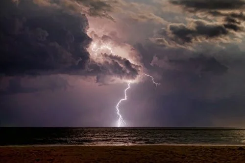 1-Un-rayo-sobre-el-mar-kiteschool-mallorca