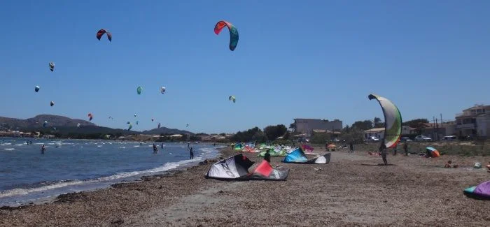 1-kitesurfen-mallorca-ilusion-por-navegar-en-domingo