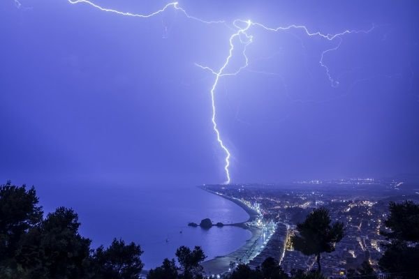 10 kitesurfing-mallorca-kitesurf no en tormenta electrica