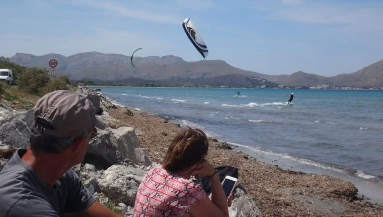 10 watching-the-action-in-the-water-kitesurfing-lessons-Mallorca