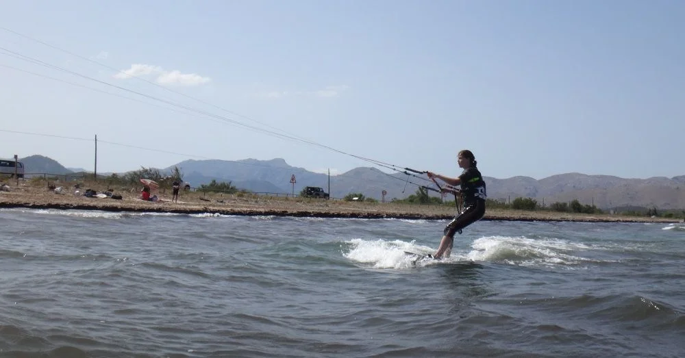 kitesurfing con Flyboard 160x44 y kite Peak 9 mts