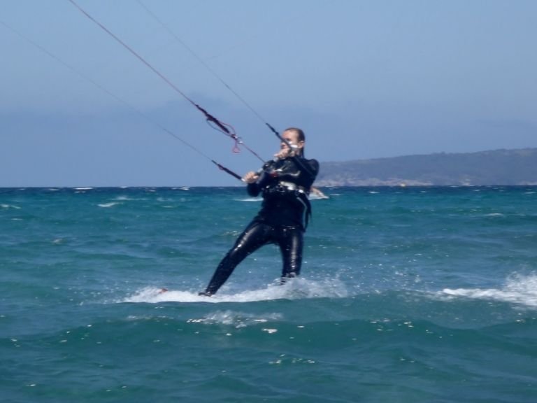 9-Sofie-Flysurfer-kitesurf en-school-wind-auf-mallorca-