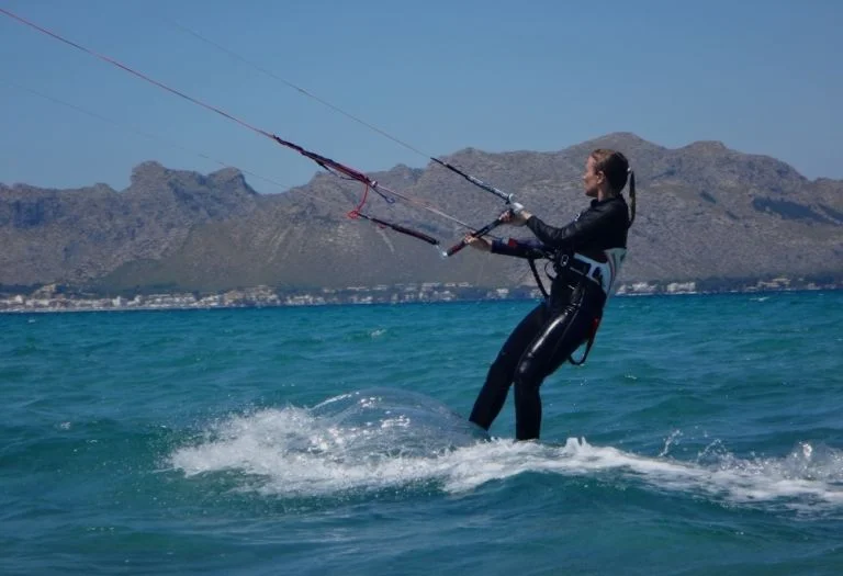 2-up-in-the-kiteboard-www-mallorcakiteschool com-wind-in-Mallorca