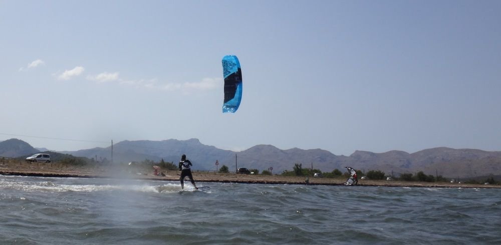 6 - cursos de kitesurfing en Mallorca with Peak kites from Germany