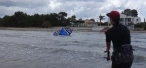 10 cursos de kitesurf en Mallorca relanzando la cometa