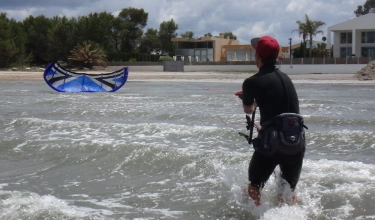 14 cursos de kitesurf en Mallorca el tubo se ha caido