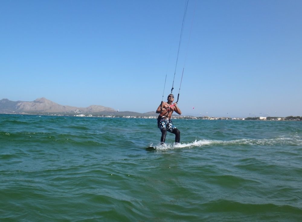 24-Oh-there-is-Cris-with-his-camera-let-me-surprise-him-kitesurfing-school-mallorca