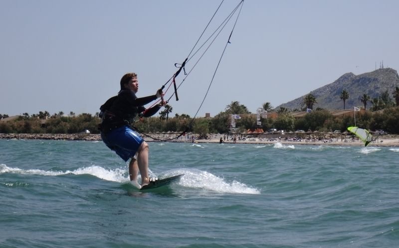 1-Andrea-waterstart-y-primeros-metros-kiteschule-mallorca