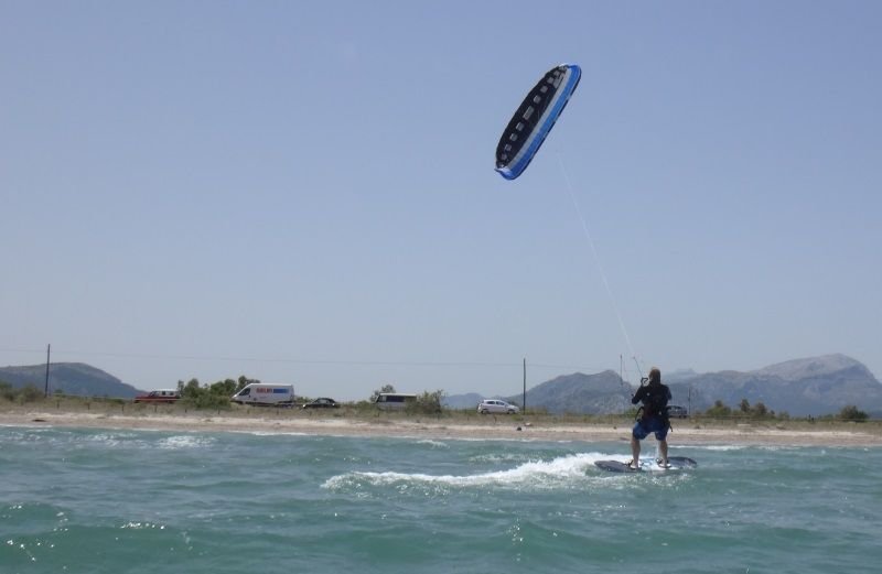 4-Andrea-esta-ya-a-mas-de-500-metros- aprende kite en Palma de mallorca