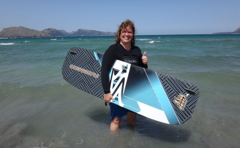 6-nuestra-amiga-Andrea-escuela de kitesurf en-Mallorca